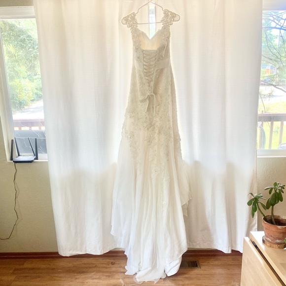 Maggie Sottero Wedding Dress - Picture 3 of 11